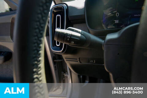 2023 Volvo XC40 B5 Plus Bright Theme