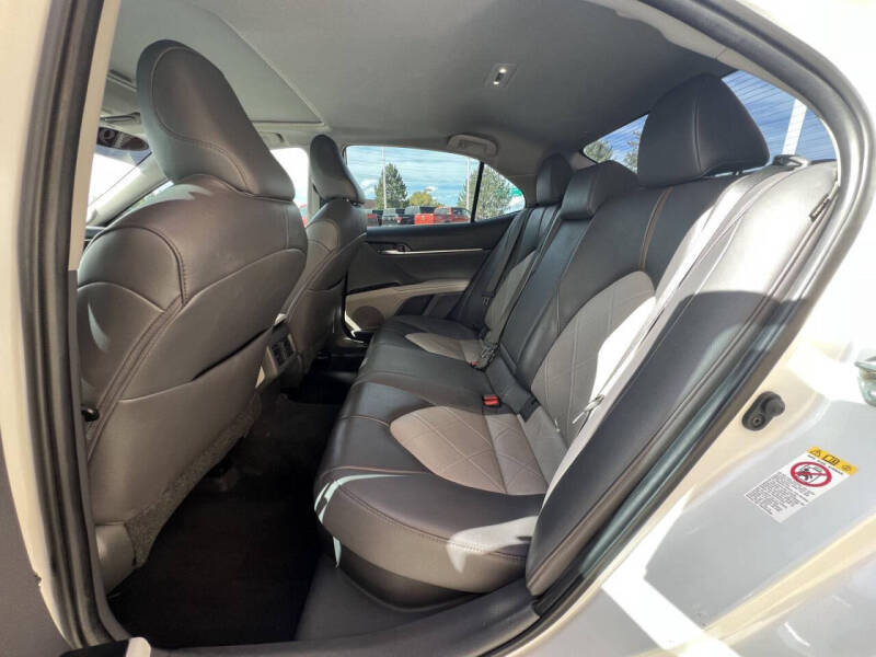 2019 Toyota Camry Hybrid XLE