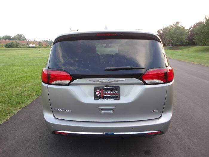 2017 Chrysler Pacifica Touring-L