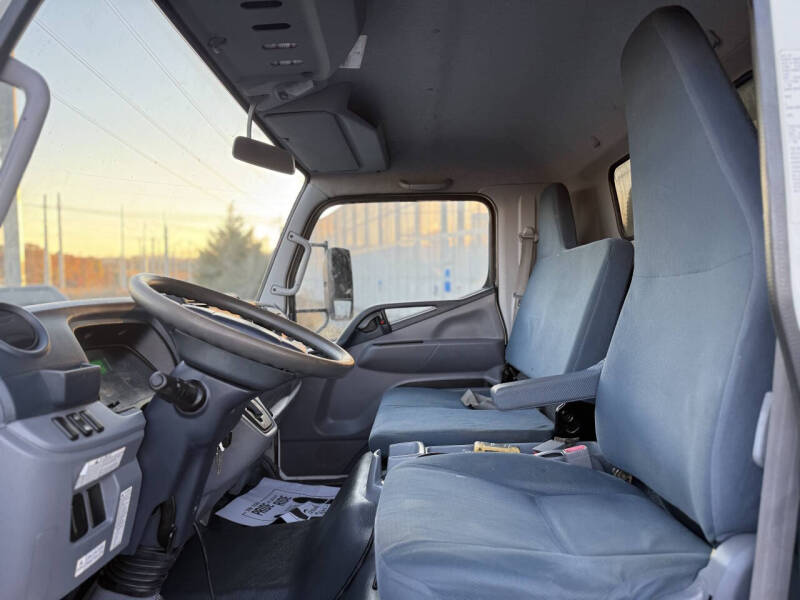 2012 Mitsubishi Fuso FE180