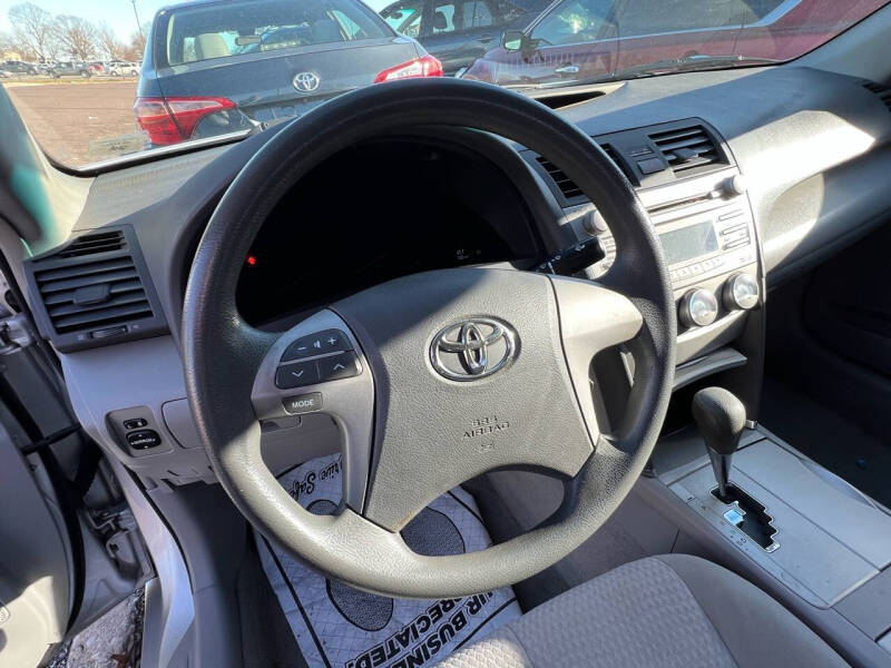 2010 Toyota Camry LE photo 13