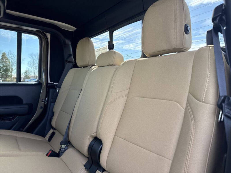 2026 Jeep Gladiator Sport