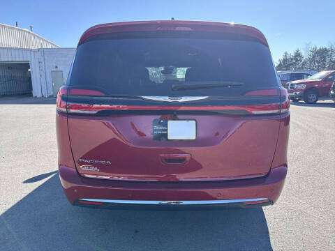2026 Chrysler Pacifica Select