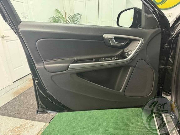 2016 Volvo V60 Cross Country T5 Platinum