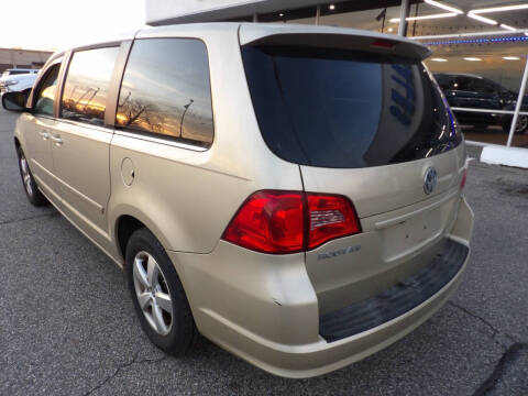 2010 Volkswagen Routan SE