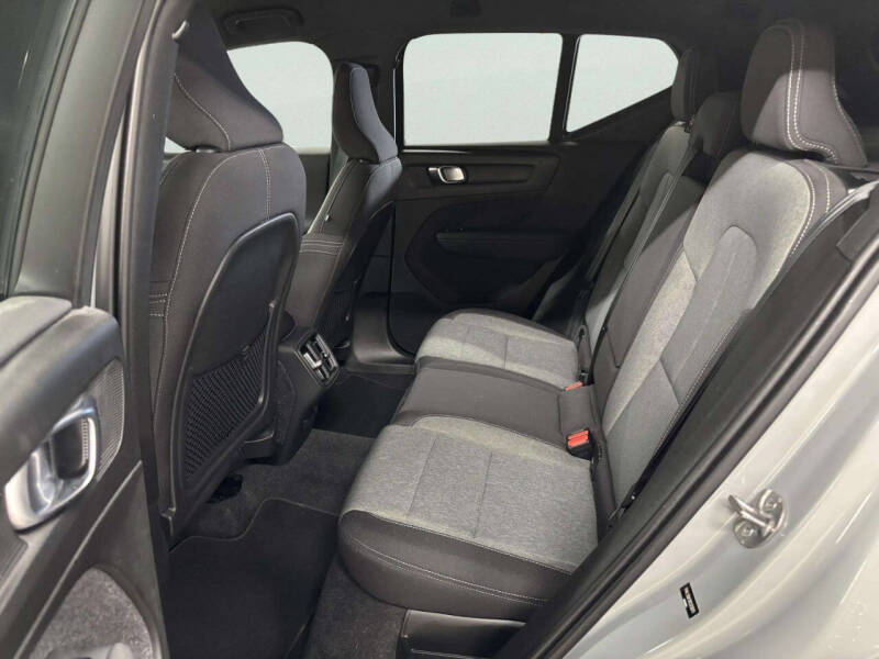 2024 Volvo XC40 B5 Core Dark Theme