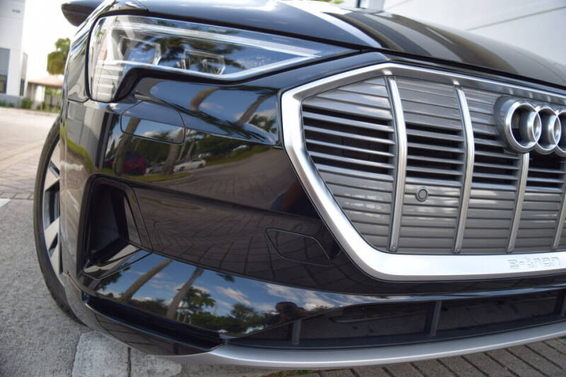 2022 Audi e-tron quattro Premium