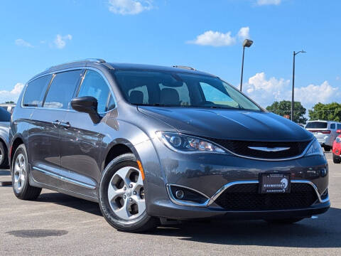 2017 Chrysler Pacifica Touring-L Plus