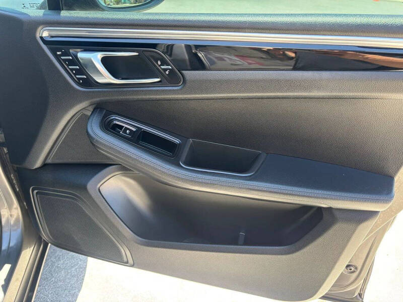 2015 Porsche Macan S