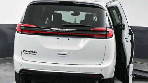 2025 Chrysler Pacifica Select