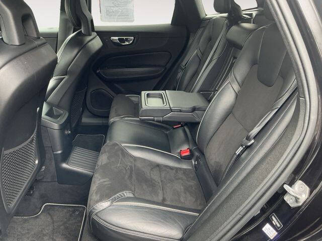 2018 Volvo XC60 T8 eAWD R-Design