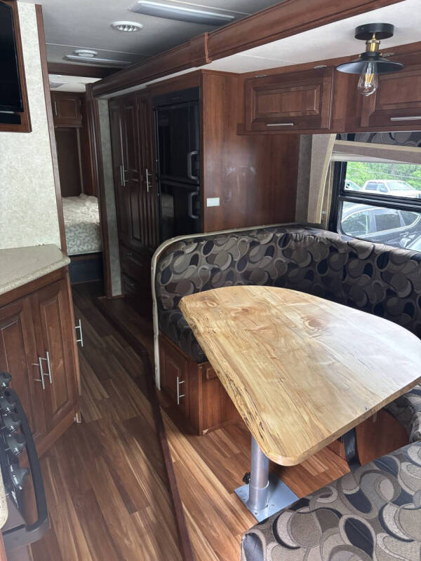 2015 Ford GEORGETOWN FOREST RIVER