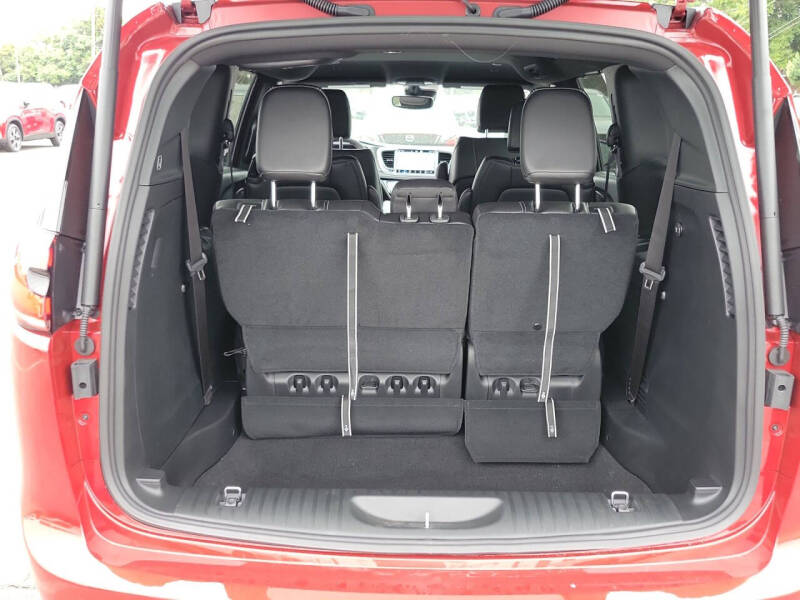 2027 Chrysler Pacifica Select