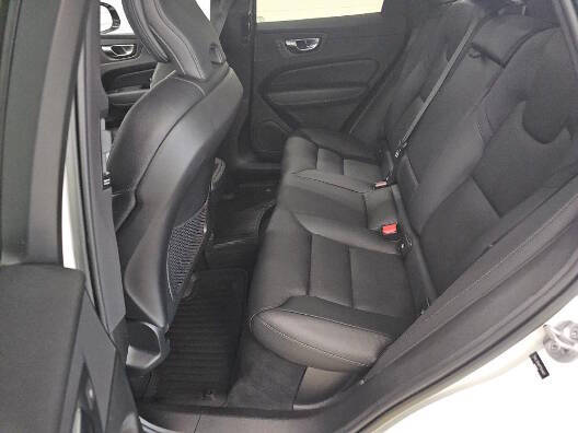 2023 Volvo XC60 B5 Plus Dark Theme