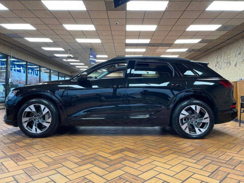 2021 Audi e-tron quattro Premium