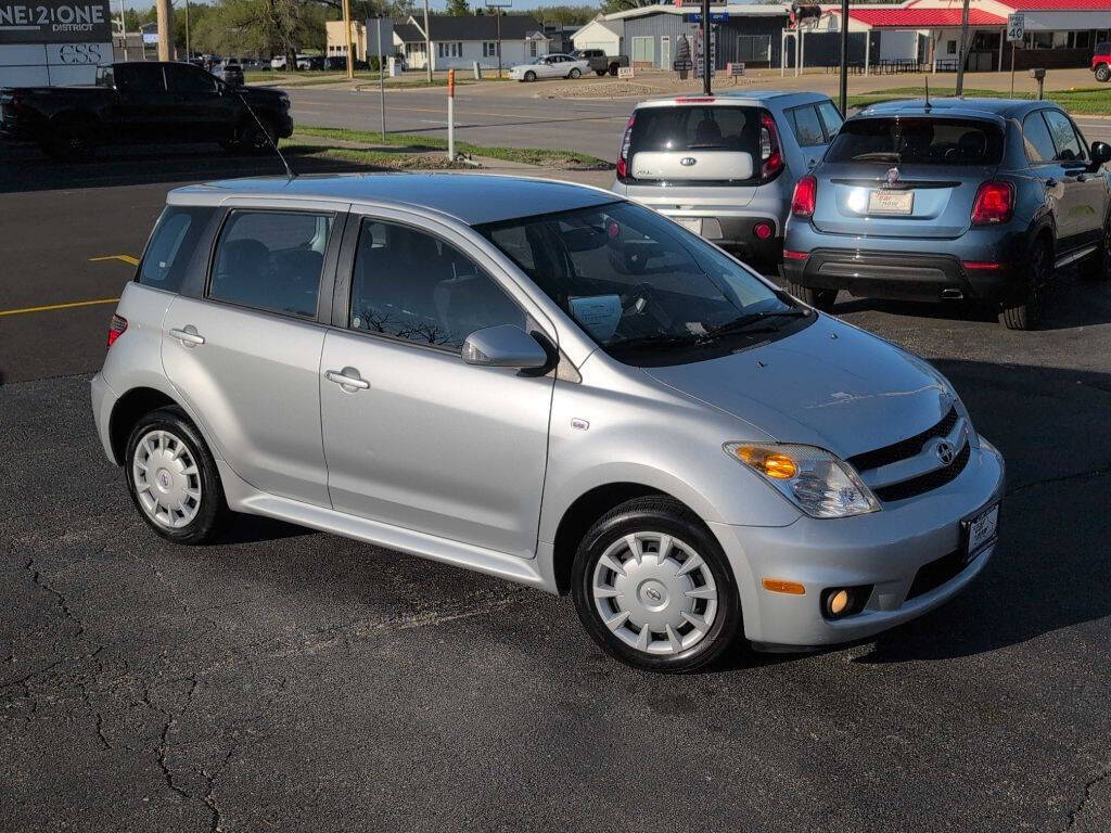 Silver 2006 Scion xA Base 4dr Hatchback w/Automatic 1