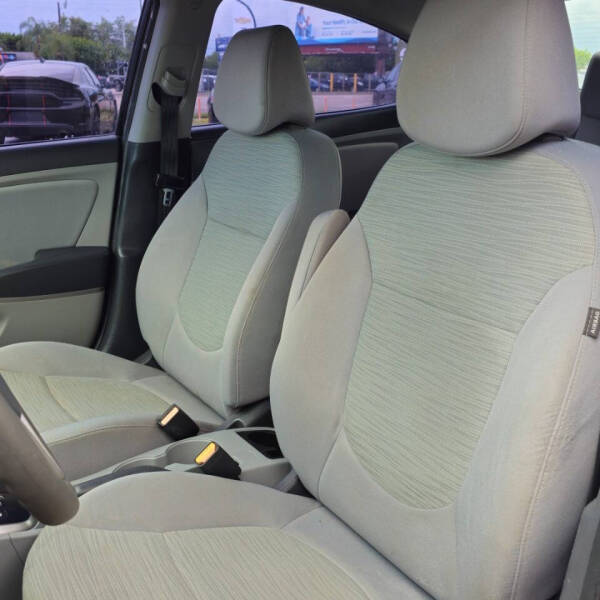 2016 Hyundai Accent SE