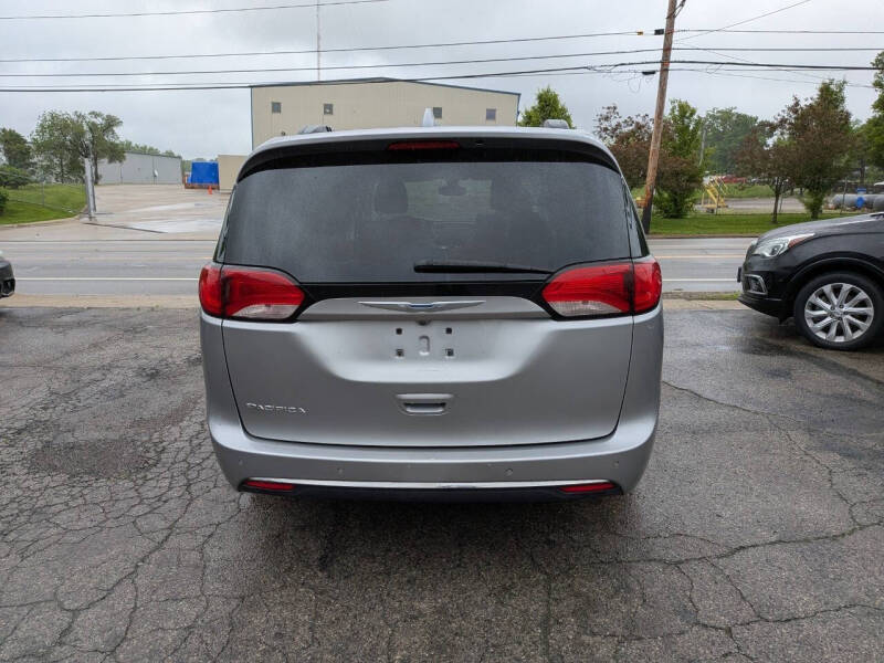 2017 Chrysler Pacifica Touring-L