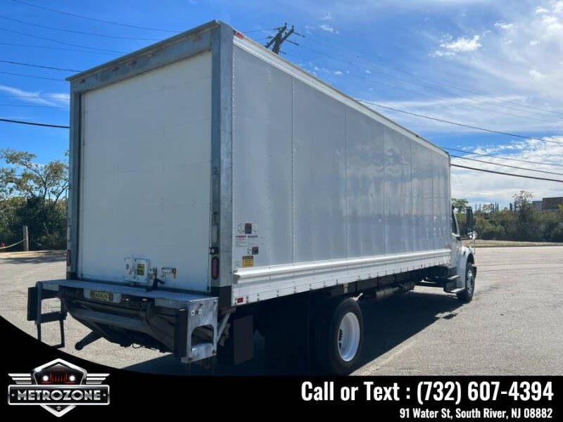 2012 Freightliner M2 106