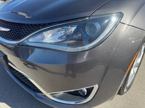 2017 Chrysler Pacifica Touring-L Plus