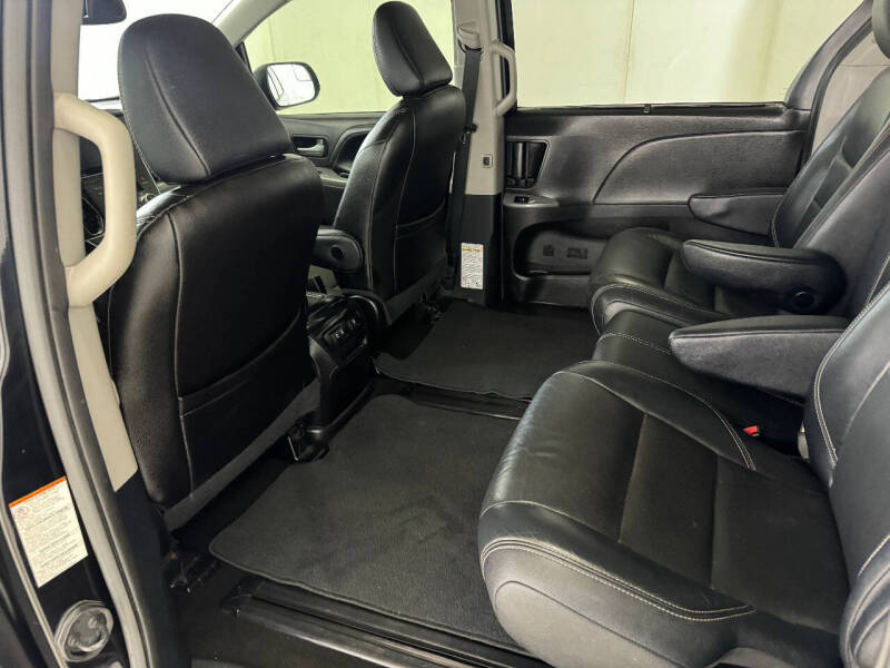 2018 Toyota Sienna SE Premium 8-Passenger