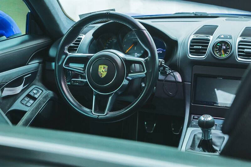 2016 Porsche Cayman GT4