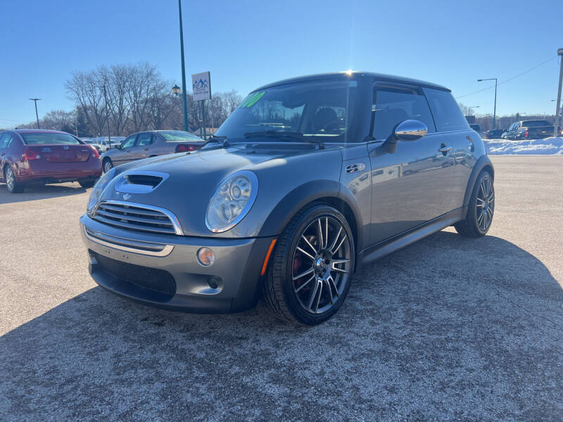 2006 MINI Cooper for sale at Peak Motors in Loves Park IL