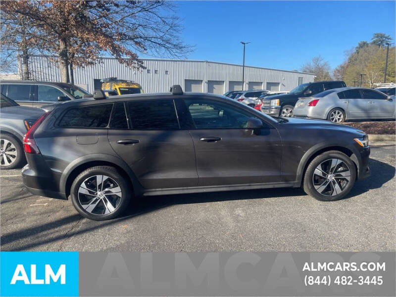 2024 Volvo V60 Cross Country B5 Plus