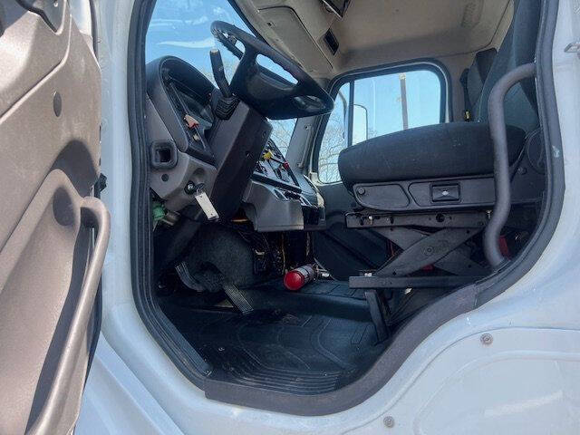 2015 Freightliner M2 106