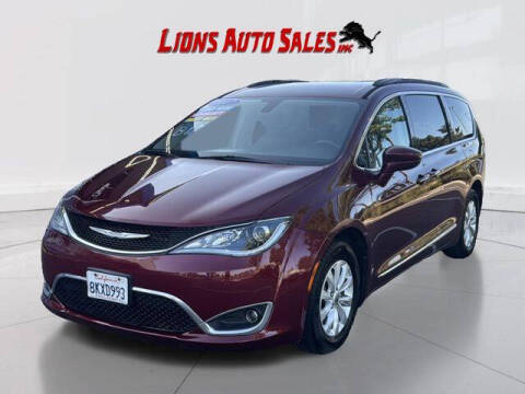 2017 Chrysler Pacifica Touring-L