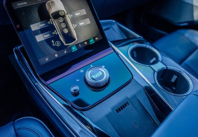 2025 Cadillac Escalade IQ Luxury 2