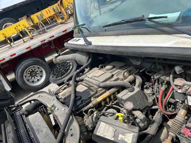 2018 Freightliner M2 106