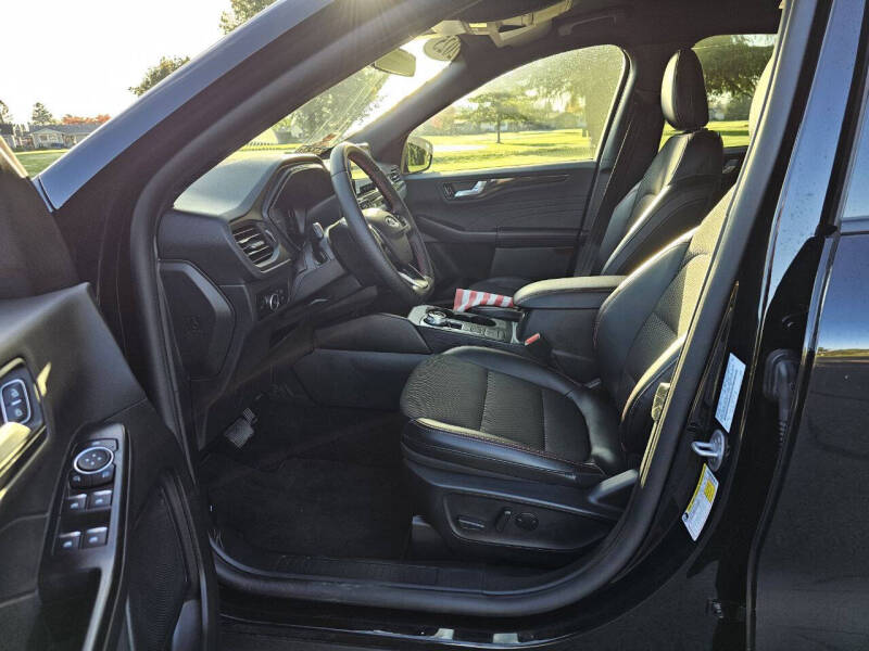 2025 Ford Escape ST-Line Select