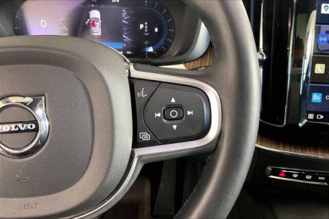 2022 Volvo XC60 B5 Momentum