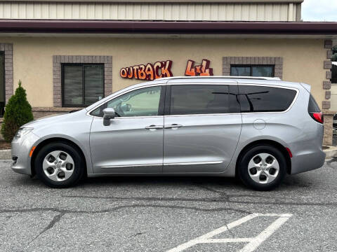 2017 Chrysler Pacifica Touring-L Plus