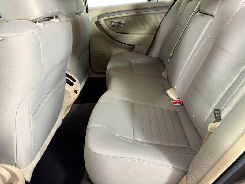 2016 Ford Taurus SE