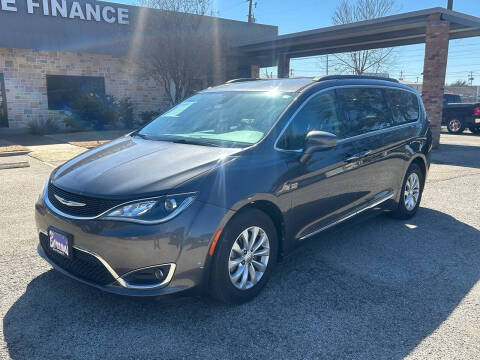 2017 Chrysler Pacifica for sale at Barron's Auto Granbury in Granbury TX