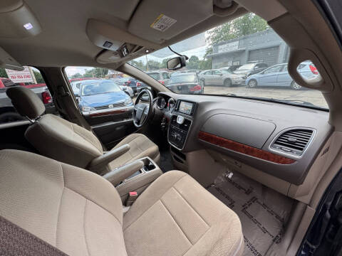 2012 Chrysler Town and Country Touring