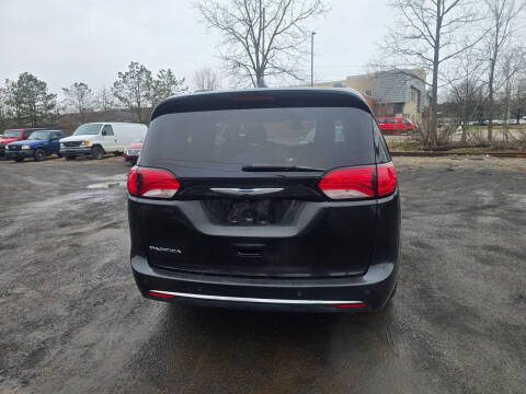 2017 Chrysler Pacifica Touring-L