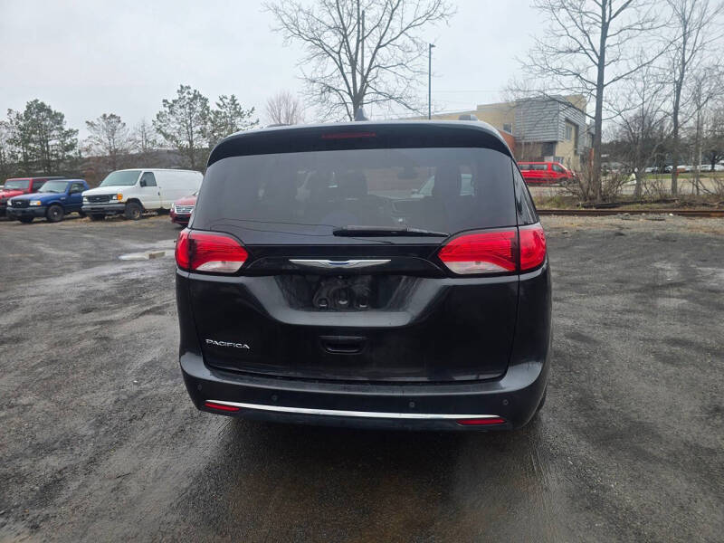 2017 Chrysler Pacifica Touring-L