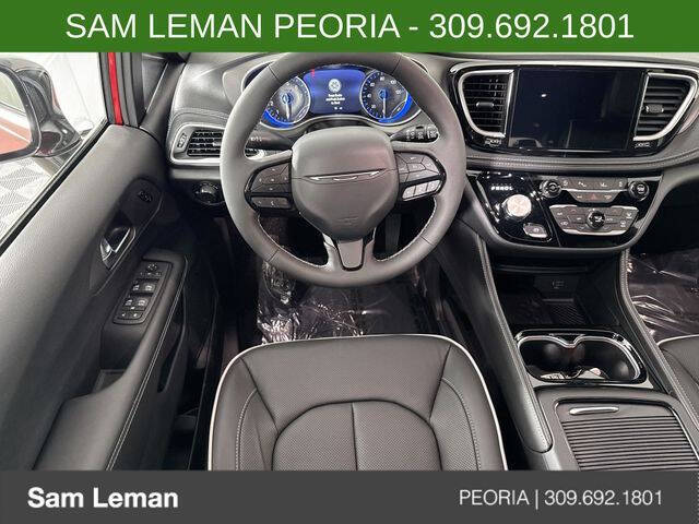 2027 Chrysler Pacifica Limited