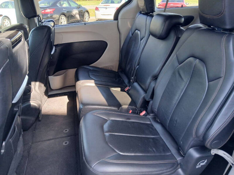 2017 Chrysler Pacifica Touring-L Plus