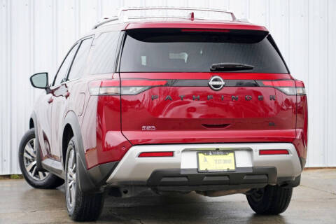 2022 Nissan Pathfinder SL