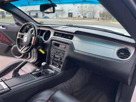 2012 Ford Mustang V6