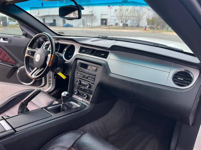 2012 Ford Mustang V6