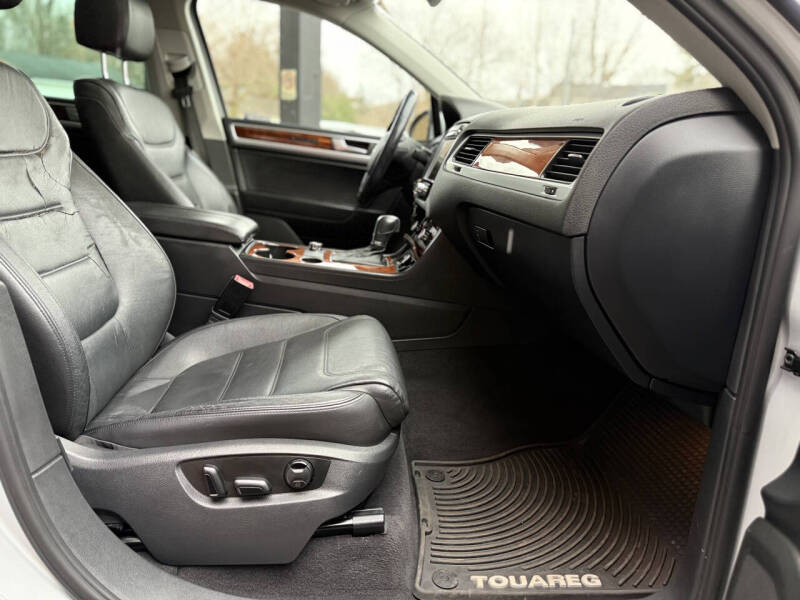 2012 Volkswagen Touareg TDI Lux