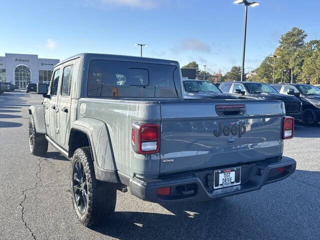 2025 Jeep Gladiator NightHawk