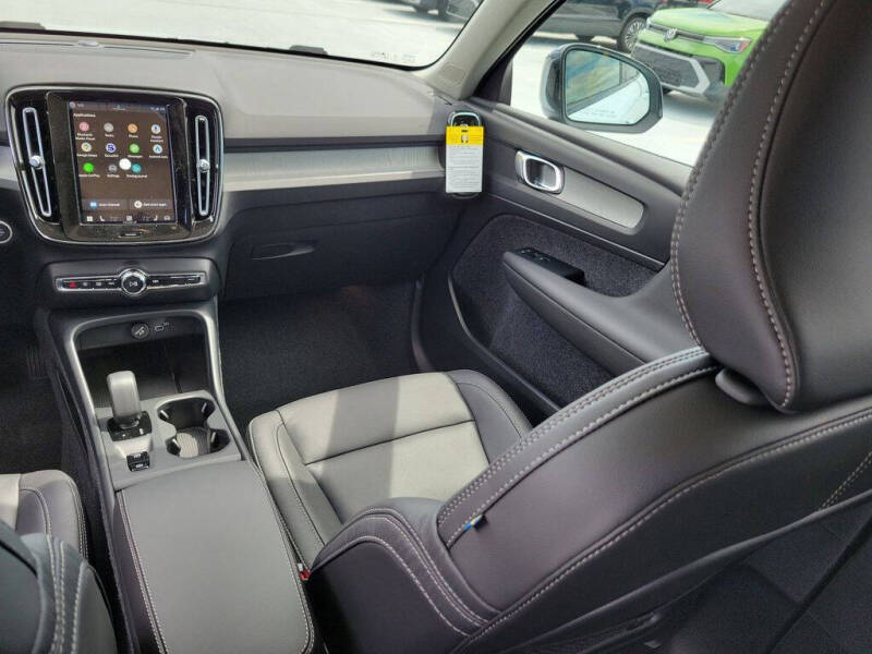 2026 Volvo XC40 B5 Core