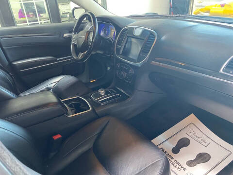 2017 Chrysler 300 Limited