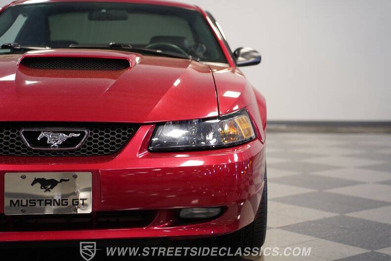 2004 Ford Mustang GT Deluxe